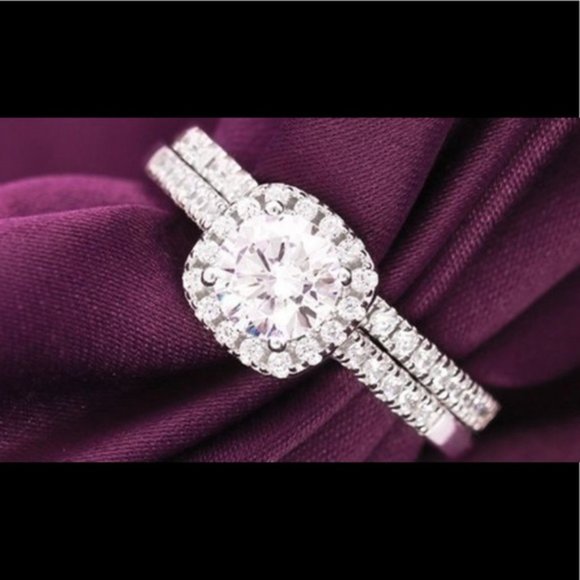 The Luxury White Sapphire Princess Ring Set - Picture 2 of 8